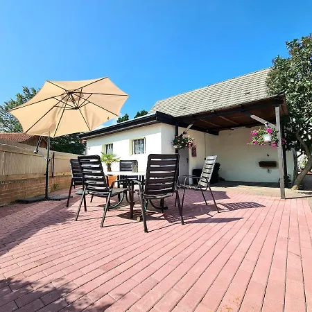 Zur Burg Crolpa-Lobschutz