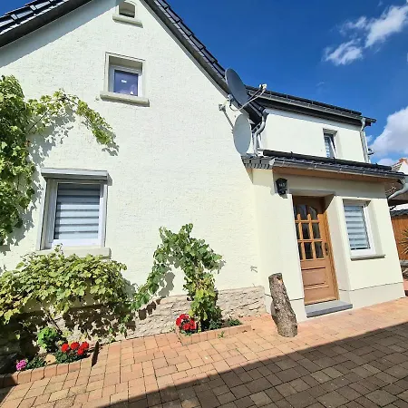 Zur Burg Apartament Crolpa-Lobschutz