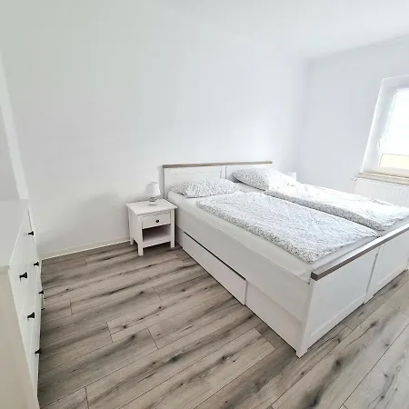 Zur Burg Apartment *