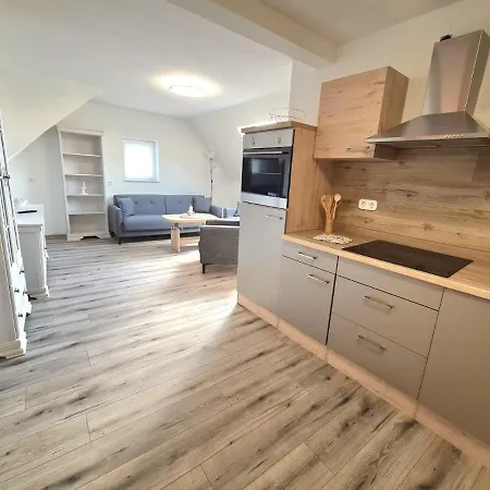 Zur Burg Apartament Crolpa-Lobschutz