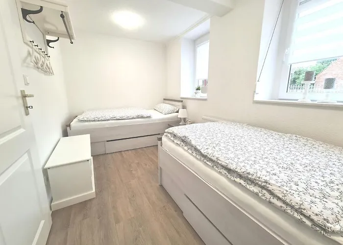 Zur Burg * Crolpa-Lobschutz