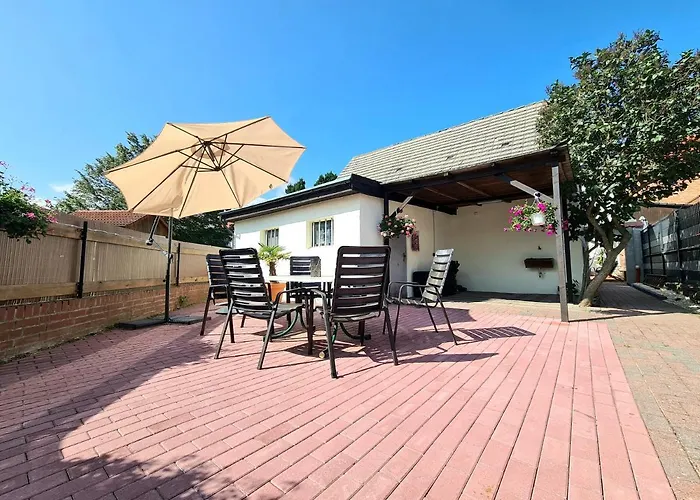 Zur Burg Crolpa-Lobschutz