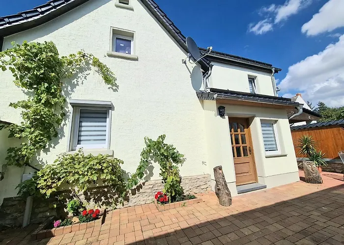 Zur Burg Apartment Crolpa-Lobschutz