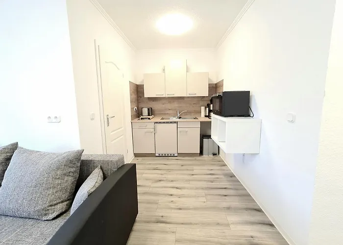 Zur Burg Crolpa-Lobschutz