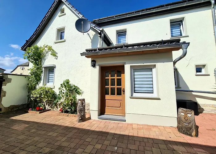 Zur Burg * Crolpa-Lobschutz