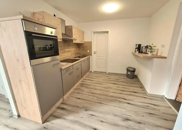 Zur Burg Crolpa-Lobschutz