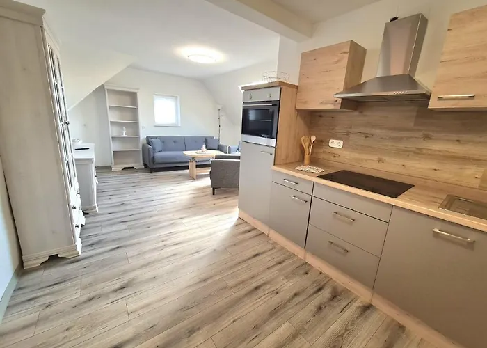 Zur Burg Daire Crolpa-Lobschutz